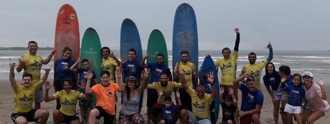Ação Social com projeto Surf Solidário.